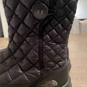The North Face thermoball winter boots! Lightly used - very cute, warm!